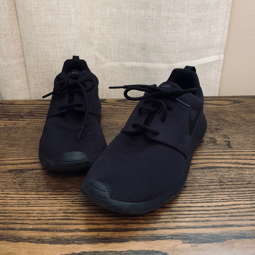 Nike Roshe Women’s Size 9